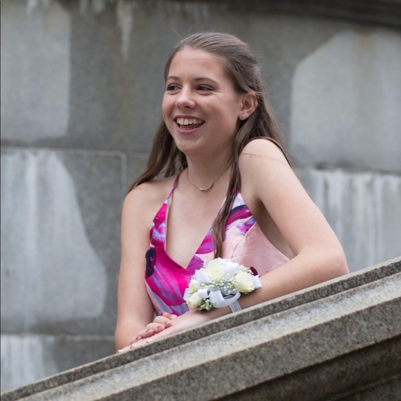 Meet your Posher, Camille - Picture 1 of 1